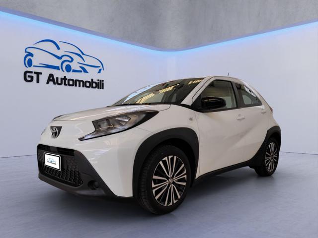 TOYOTA Aygo X bicolore nero bianco pastello