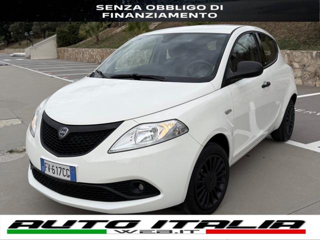 lancia ypsilon 1.2 69 cv 5 posti+telefono+volante multifunzione usata