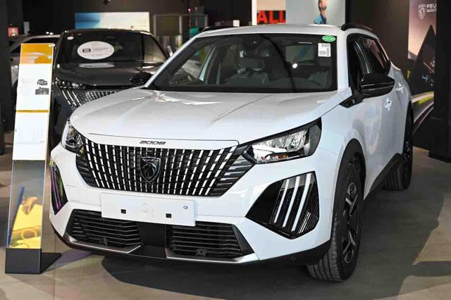 peugeot 2008 motore elettrico 156 cv allure usata