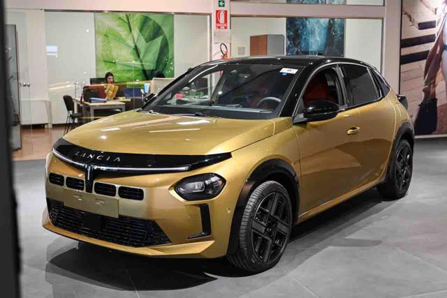 lancia ypsilon hybrid e-dct lx usata