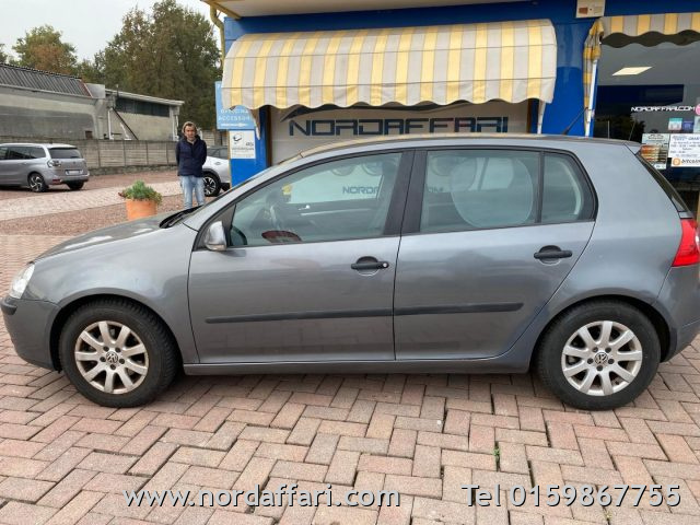 VOLKSWAGEN Golf - foto: 2