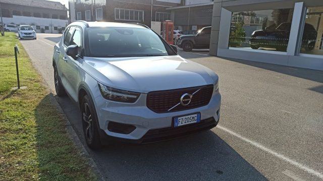 VOLVO XC40 Grigio metallizzato