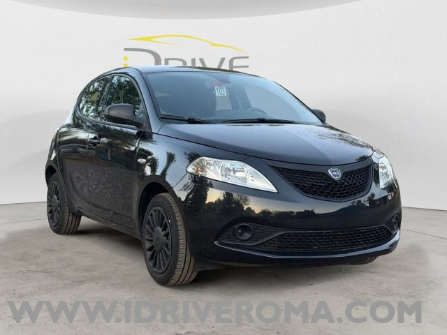 lancia ypsilon 1.0 firefly hybrid ecochic colore nero usata