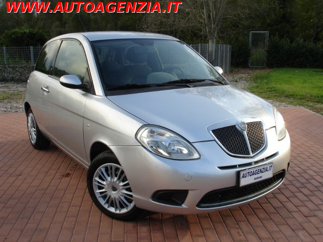 lancia ypsilon 1.3 mjt 75 cv oro usata