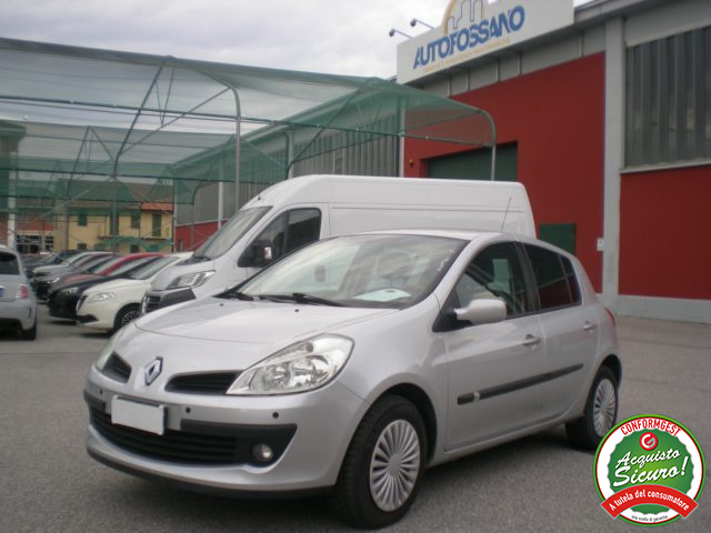RENAULT Clio Grigio pastello