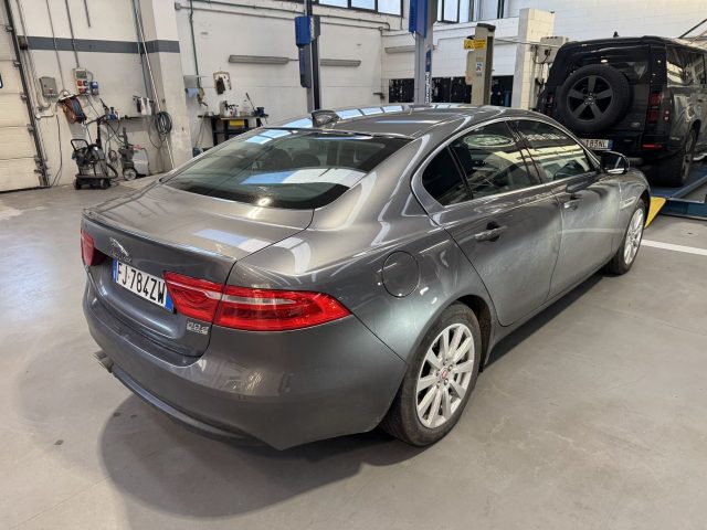 JAGUAR XE Grigio metallizzato