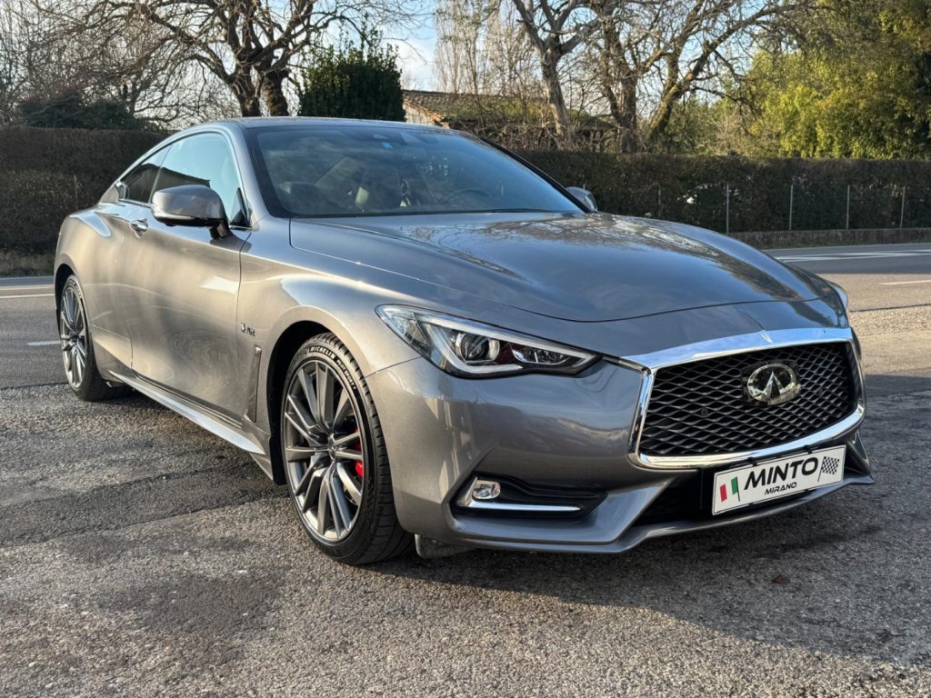 INFINITI Q60 Posteriore