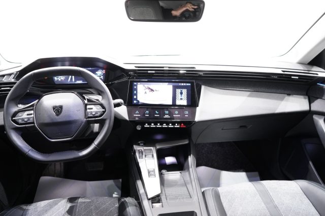PEUGEOT 408 1.6 HYBRID 180 E-EAT8 ALLURE PAC - foto 26