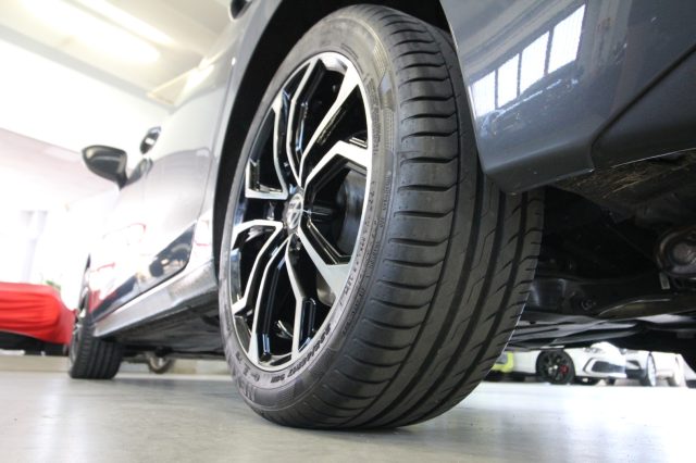 VOLKSWAGEN GOLF 8.5 2.0 TDI 150 CV DSG STYLE - P - foto 23