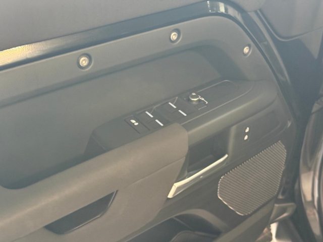 LAND ROVER DEFENDER 110 3.0D I6 200 CV AWD AUTO S - foto 22