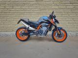 KTM 890 Duke R