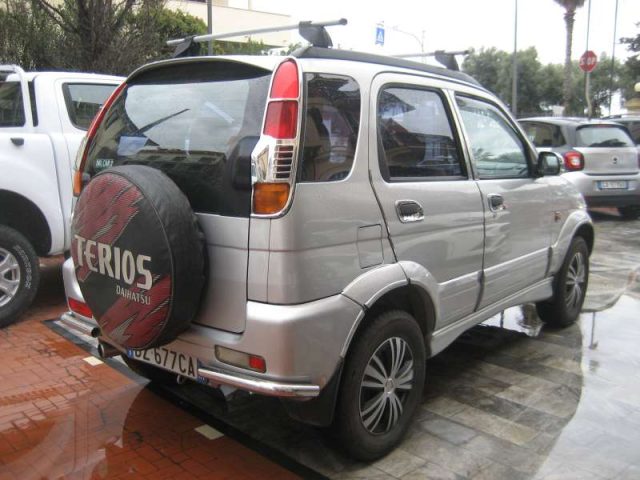 DAIHATSU TERIOS 1.3 I 16V KAT 4WD DX - foto 11