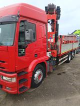 IVECO MAGIRUS con GRU