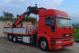 IVECO MAGIRUS con GRU