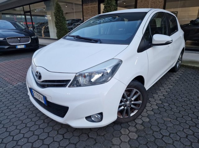 TOYOTA Yaris Bianco pastello