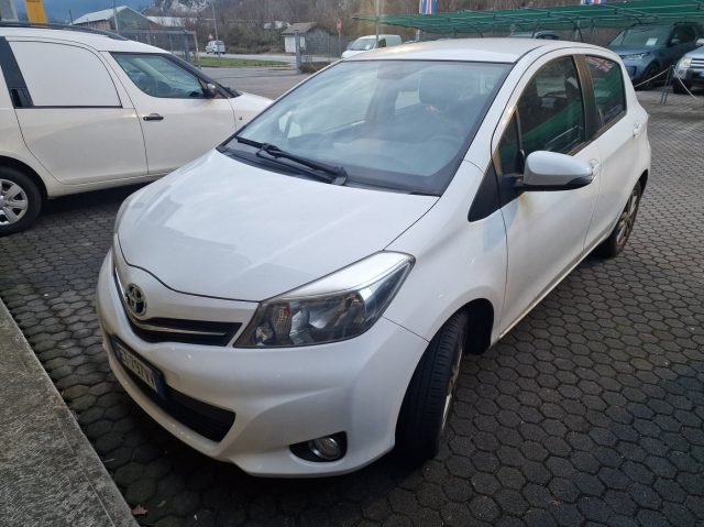 TOYOTA Yaris Bianco pastello