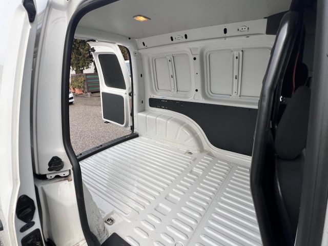 VOLKSWAGEN CADDY 2.0 TDI FURGONE BUSINESS - foto 17