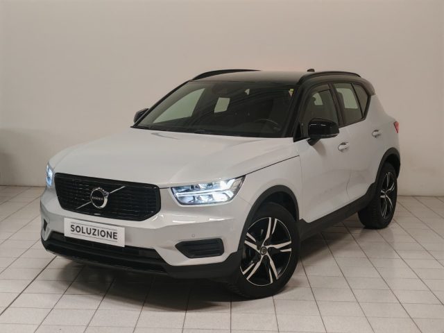 VOLVO XC40 Argento metallizzato