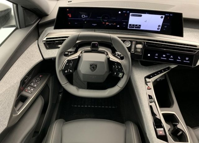 PEUGEOT 5008 HYBRID 145 E-DCS6 ALLURE + PACK  - foto 6