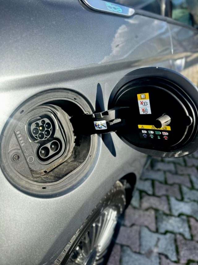 FIAT 500E BUSINESS OPENING EDITION - foto 11