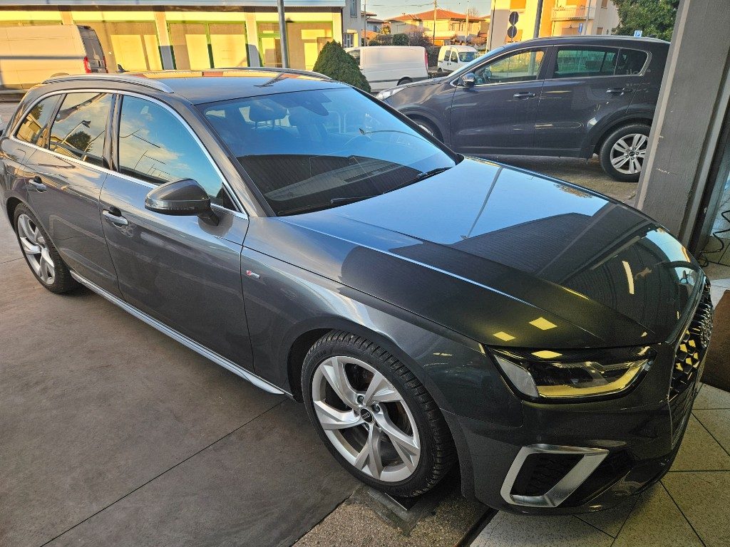 AUDI A4 Avant 30 TDI/136 CV S tronic S line edition - 12
