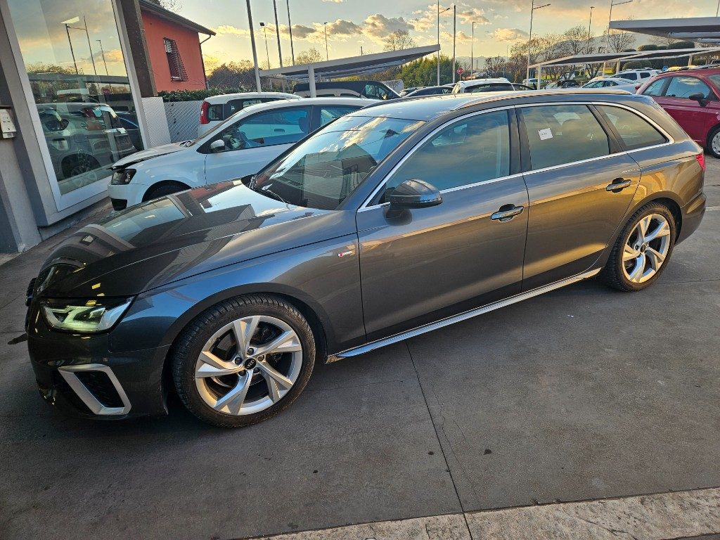 AUDI A4 Avant 30 TDI/136 CV S tronic S line edition - 15