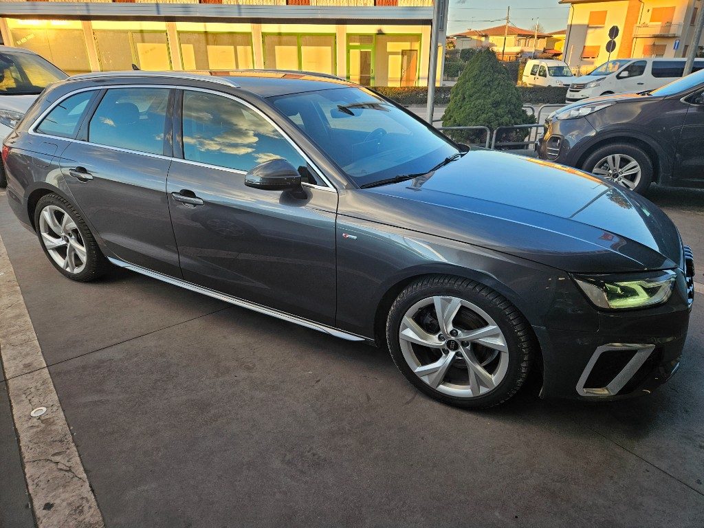 AUDI A4 Avant 30 TDI/136 CV S tronic S line edition - 18