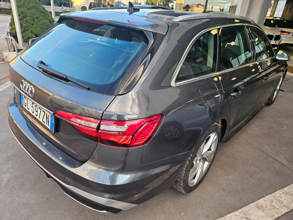 AUDI A4 Avant 30 TDI/136 CV S tronic S line edition - 20