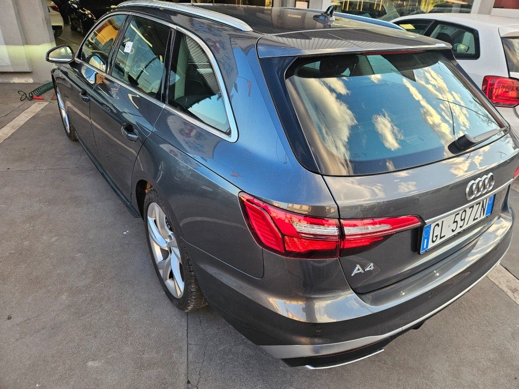AUDI A4 Avant 30 TDI/136 CV S tronic S line edition - 22