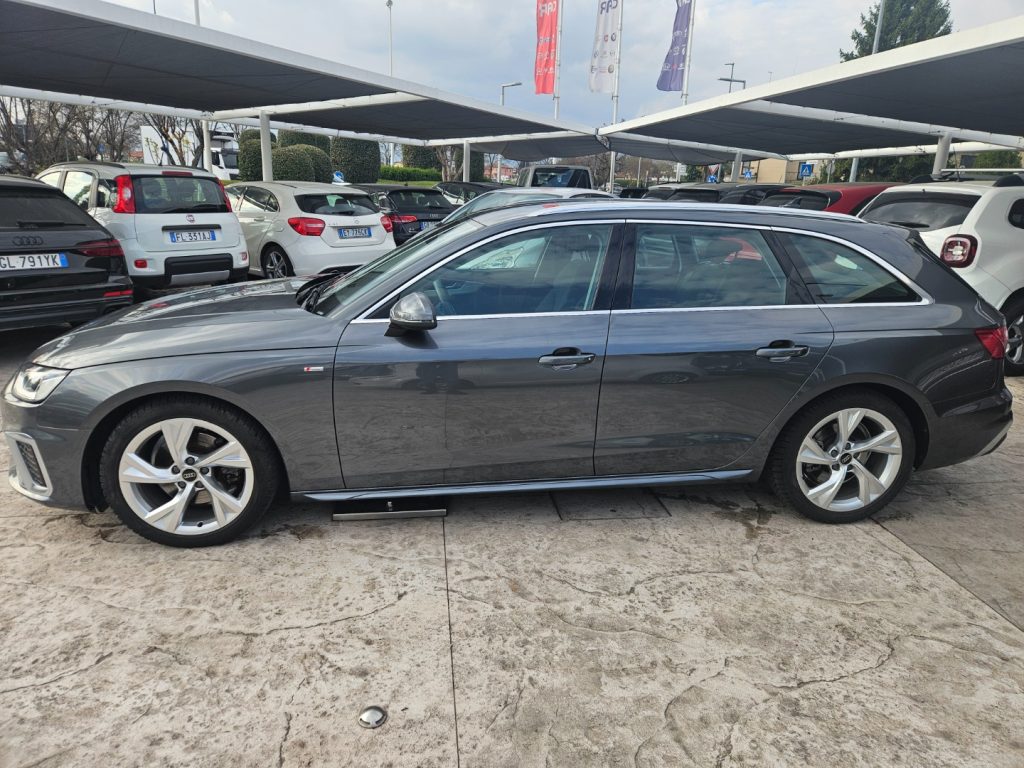 AUDI A4 Avant 30 TDI/136 CV S tronic S line edition - 25