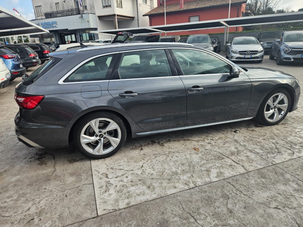 AUDI A4 Avant 30 TDI/136 CV S tronic S line edition - 28