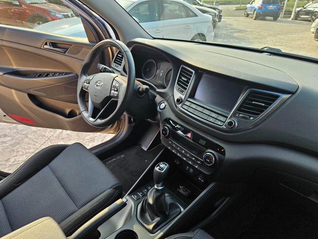 HYUNDAI Tucson 1.7 CRDi XPossible - 21