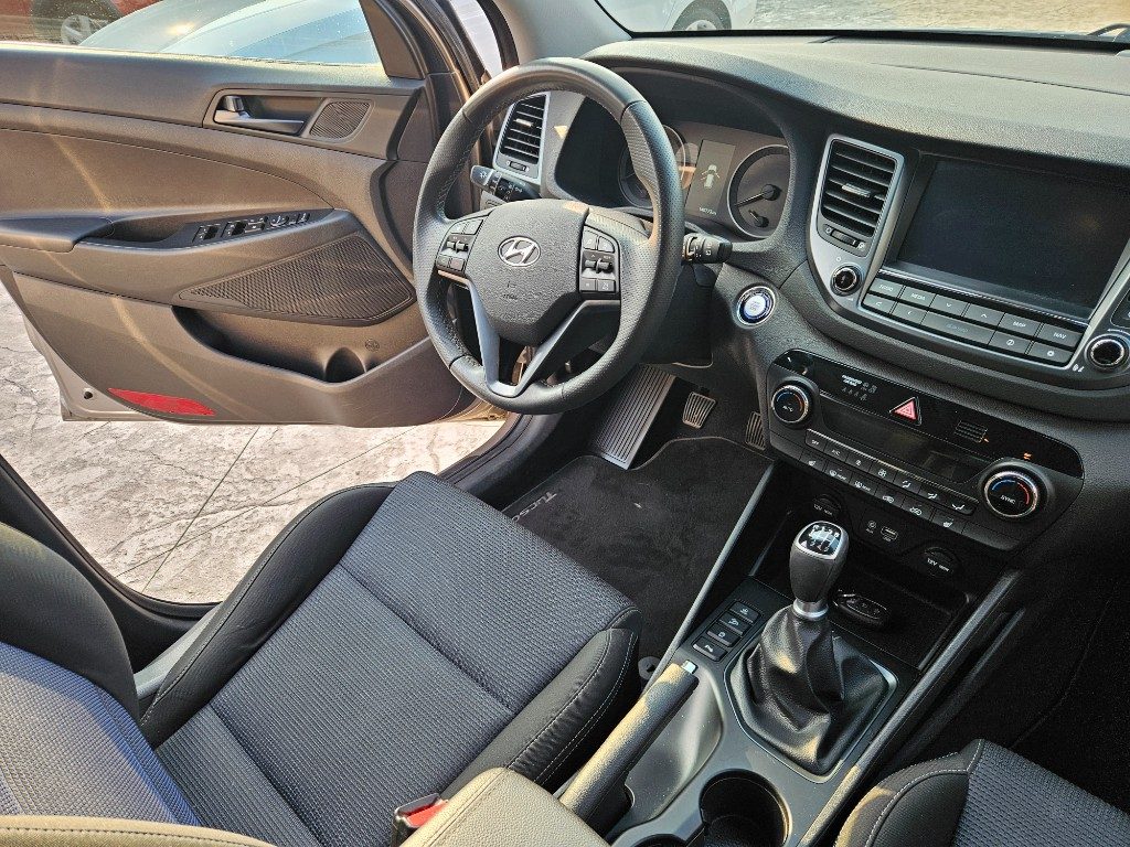 HYUNDAI Tucson 1.7 CRDi XPossible - 22