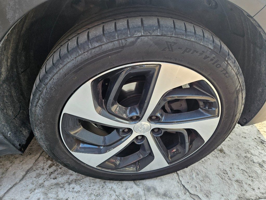 HYUNDAI Tucson 1.7 CRDi XPossible - 24
