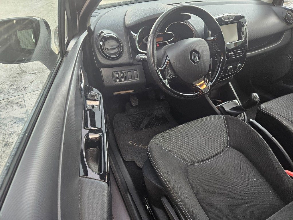 RENAULT Clio 1.2 75CV 5 porte Wave - 4