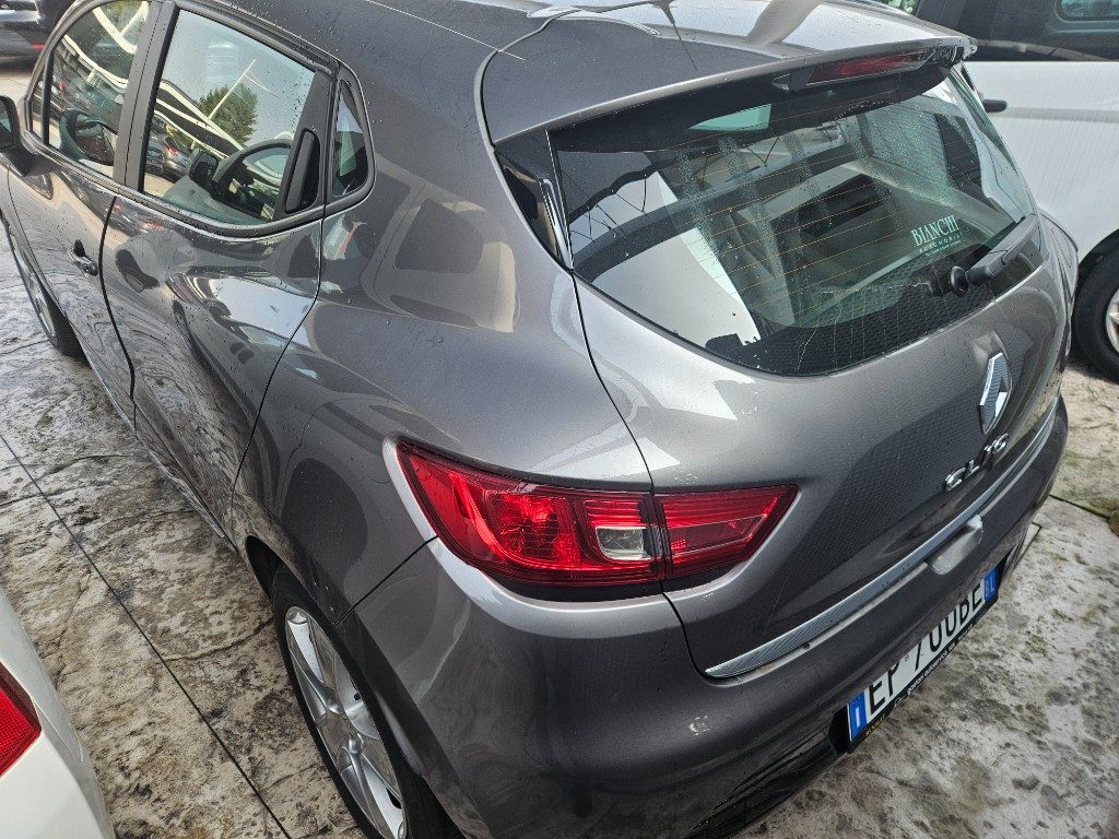 RENAULT Clio 1.2 75CV 5 porte Wave - 5