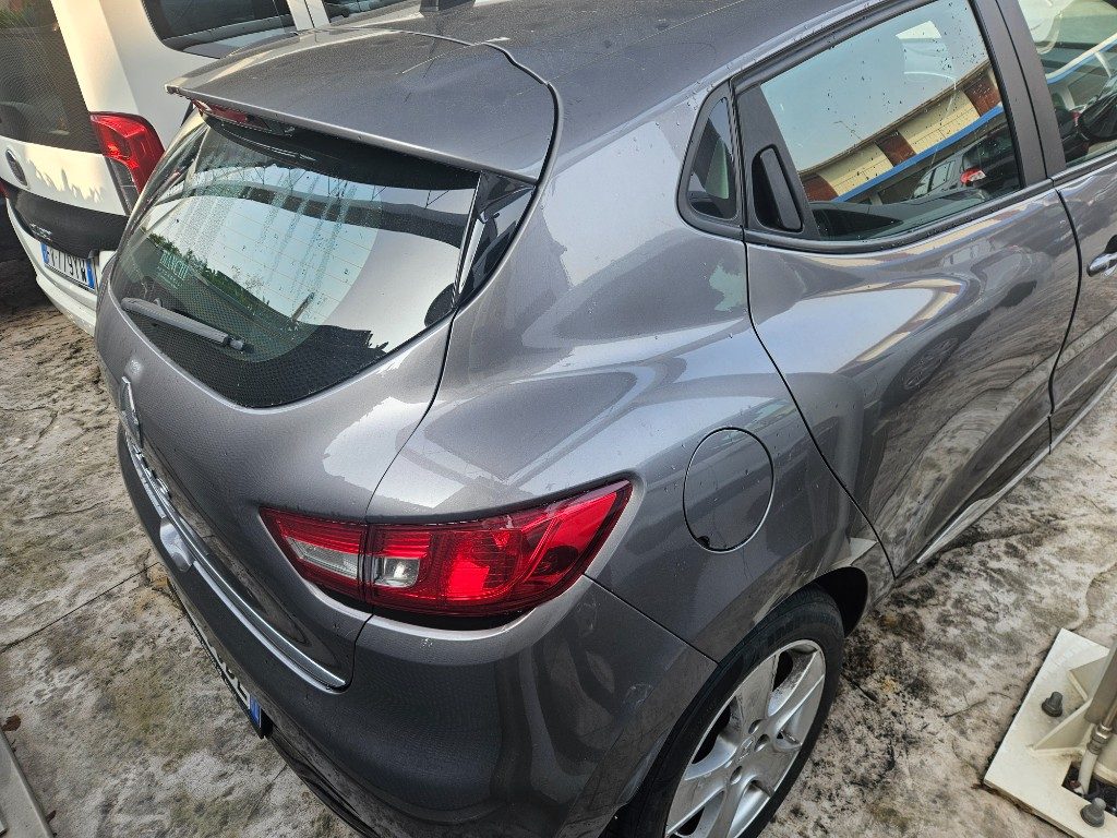RENAULT Clio 1.2 75CV 5 porte Wave - 6