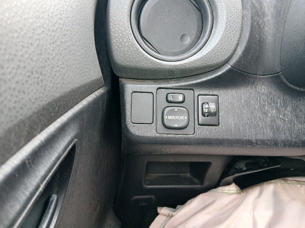 Immagine di TOYOTA Yaris 1.0 5 porte del 01/2013 km 142305