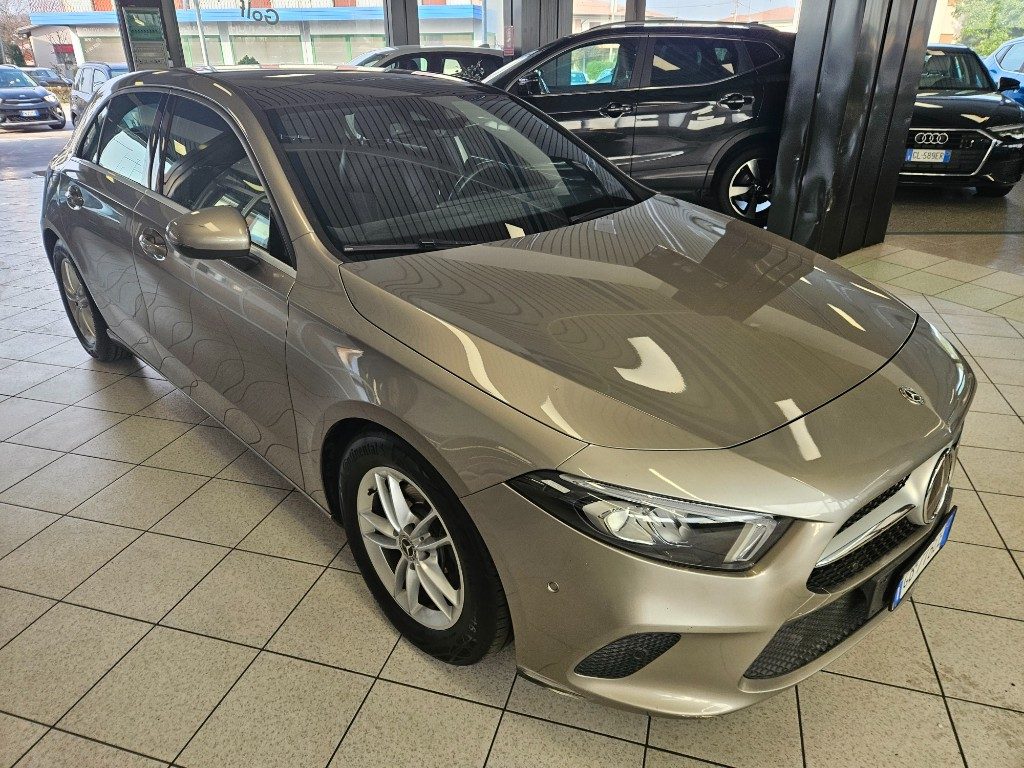 MERCEDES-BENZ A 180 d Automatic Premium - 2