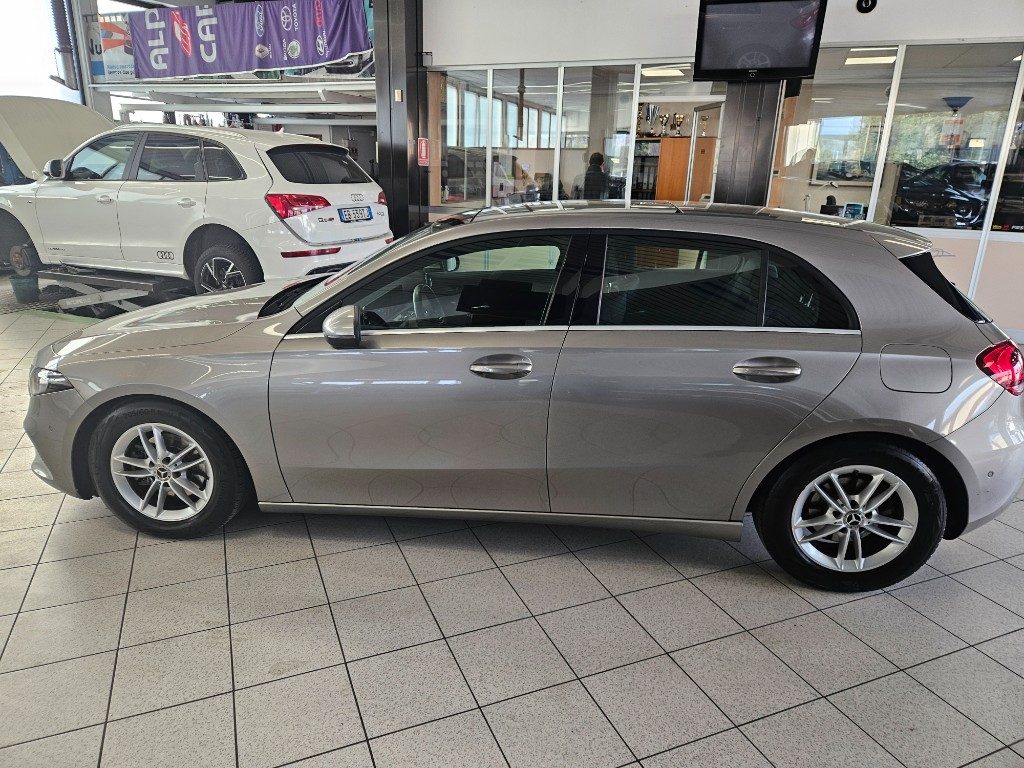 MERCEDES-BENZ A 180 d Automatic Premium - 6