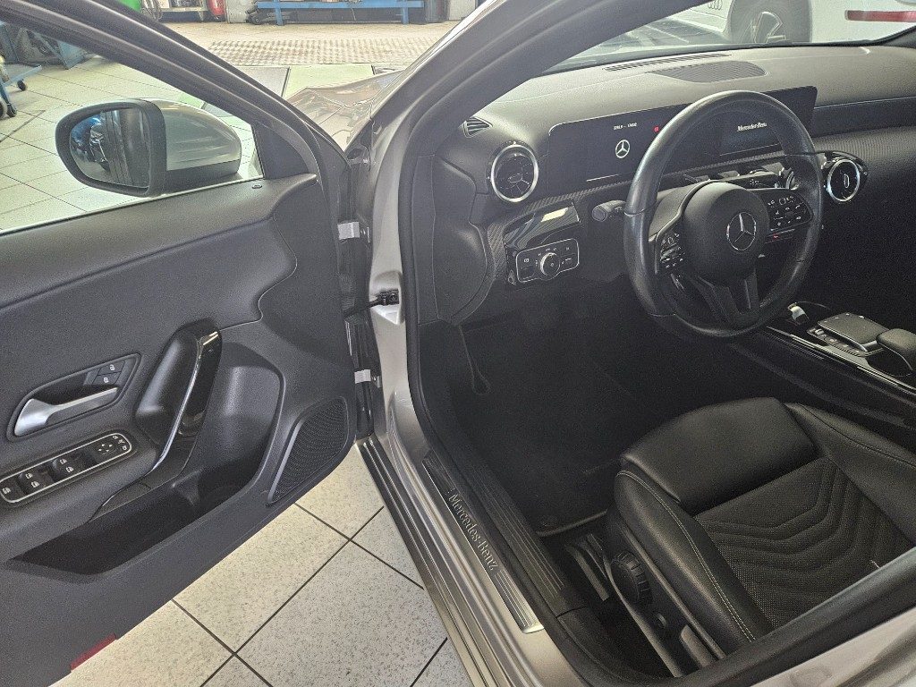 MERCEDES-BENZ A 180 d Automatic Premium - 12