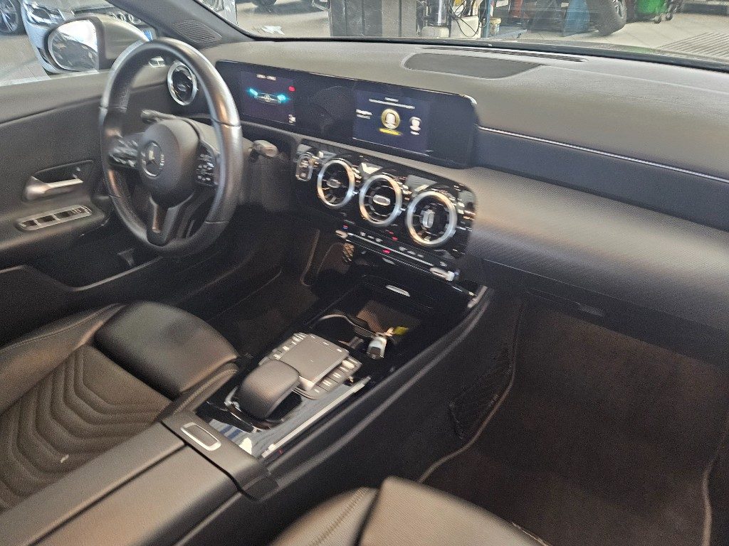 MERCEDES-BENZ A 180 d Automatic Premium - 15