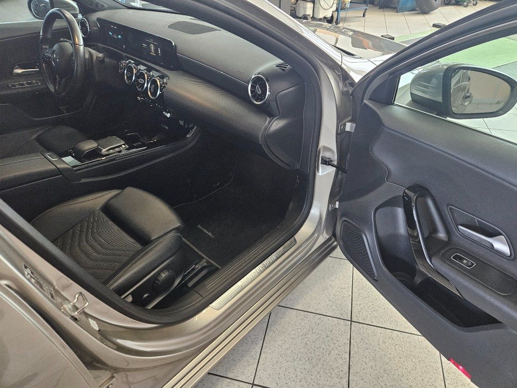 MERCEDES-BENZ A 180 d Automatic Premium - 16
