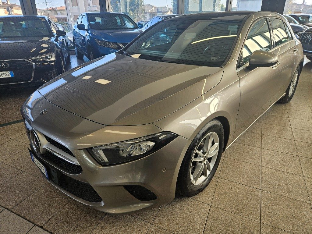 MERCEDES-BENZ A 180 d Automatic Premium - 18