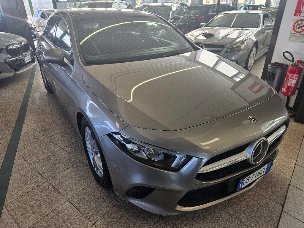 MERCEDES-BENZ A 180 d Automatic Premium - 19