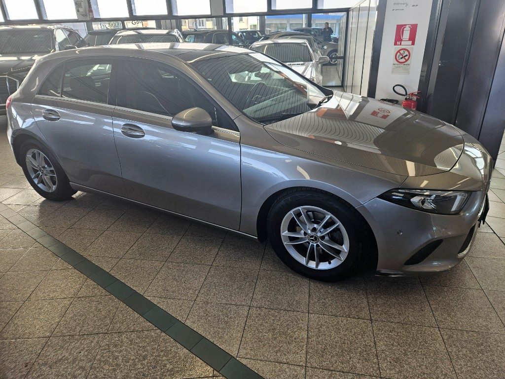 MERCEDES-BENZ A 180 d Automatic Premium - 20