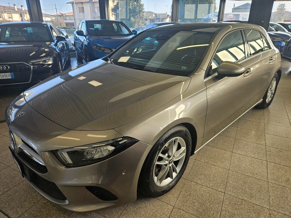 MERCEDES-BENZ A 180 d Automatic Premium - 21