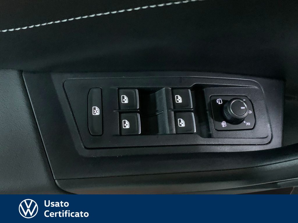 immagine km0 VOLKSWAGEN T-Roc 2.0 tdi r-line plus 150cv dsg