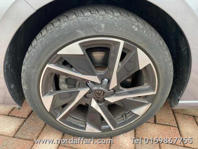 PEUGEOT 308 - foto: 2