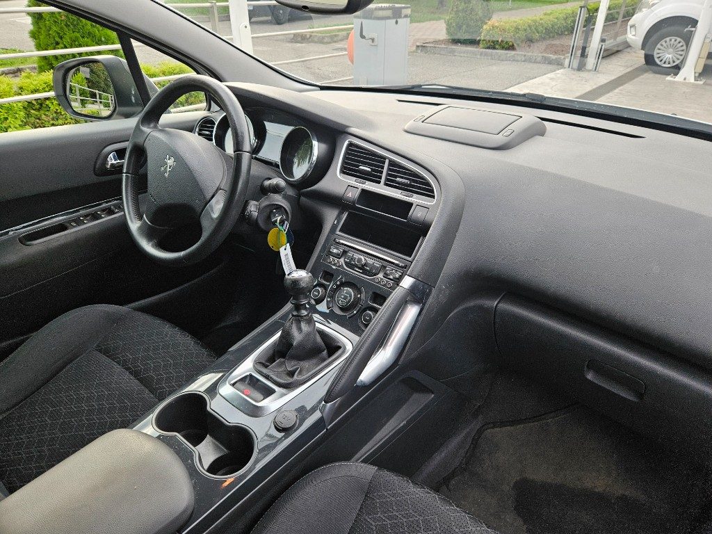 PEUGEOT 3008 1.6 e-HDi 115CV Stop&Start Allure - 11
